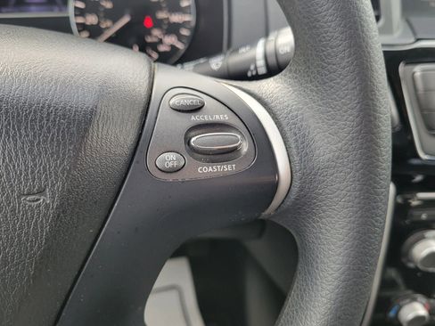 Used 2018 Nissan Pathfinder S image 27