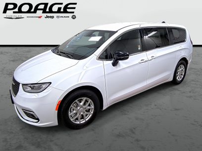 New 2026 Chrysler Pacifica Select