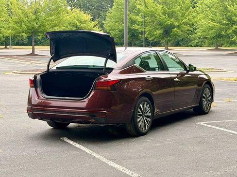 Used 2024 Nissan Altima 2.5 SV FWD image 18