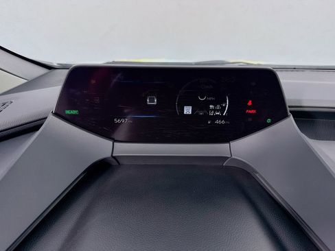 Used 2025 Toyota Prius XLE image 18