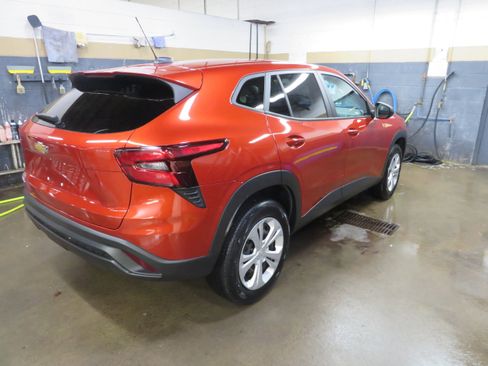 Used 2024 Chevrolet Trax LS image 6