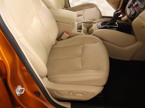 Used 2019 Nissan Rogue SL AWD/4WD image 14