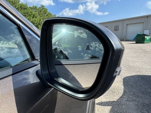Used 2025 Nissan Kicks SR FWD image 11
