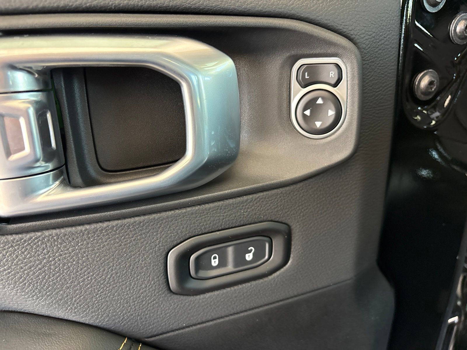 New 2026 Jeep Wrangler Unlimited Sahara AWD/4WD image 11