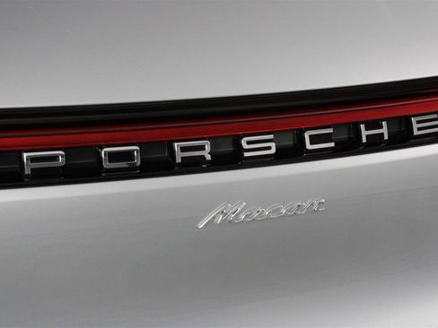 Used 2025 Porsche Macan image 22