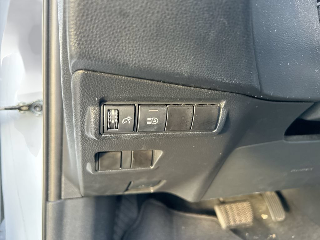 Used 2023 Toyota Corolla Cross XLE AWD/4WD image 14