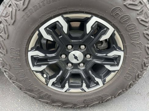 Used 2024 Chevrolet Silverado 1500 ZR2 w/ Technology Package image 9