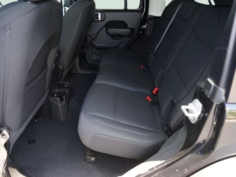 Used 2022 Jeep Wrangler Unlimited Sport AWD/4WD image 12