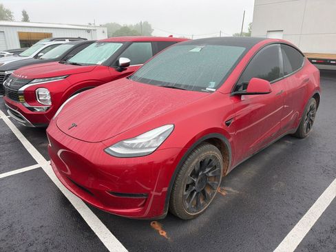 Used 2023 Tesla Model Y Long Range AWD/4WD image 2