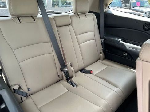 Used 2016 Honda Pilot Touring image 12