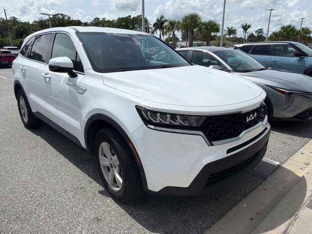 Used 2023 Kia Sorento LX FWD image 2