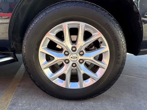 Used 2021 Ford Expedition XLT RWD image 8