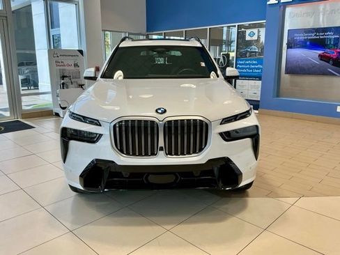 Used 2023 BMW X7 xDrive40i w/ M Sport Package AWD/4WD image 2