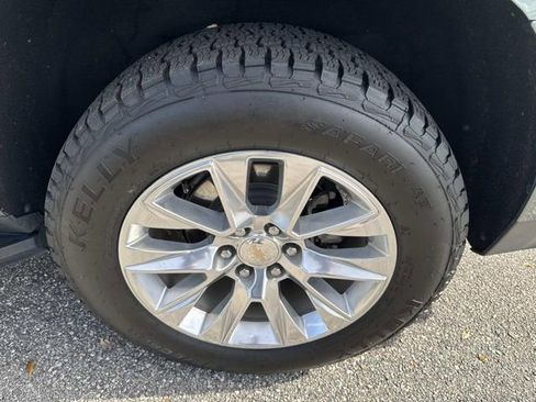 Used 2024 Chevrolet Suburban Premier image 16