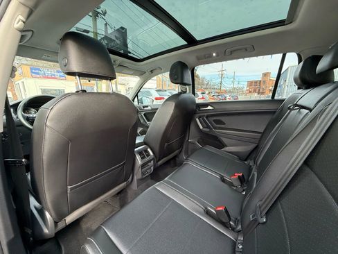 Used 2018 Volkswagen Tiguan SE w/ Panoramic Sunroof Package image 44