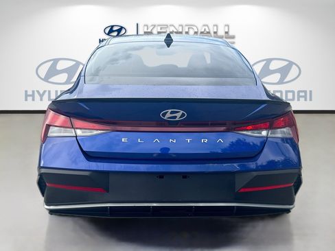 Used 2025 Hyundai Elantra Sport FWD image 5