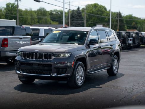Used 2023 Jeep Grand Cherokee L Laredo w/ Luxury Tech Group I AWD/4WD image 2