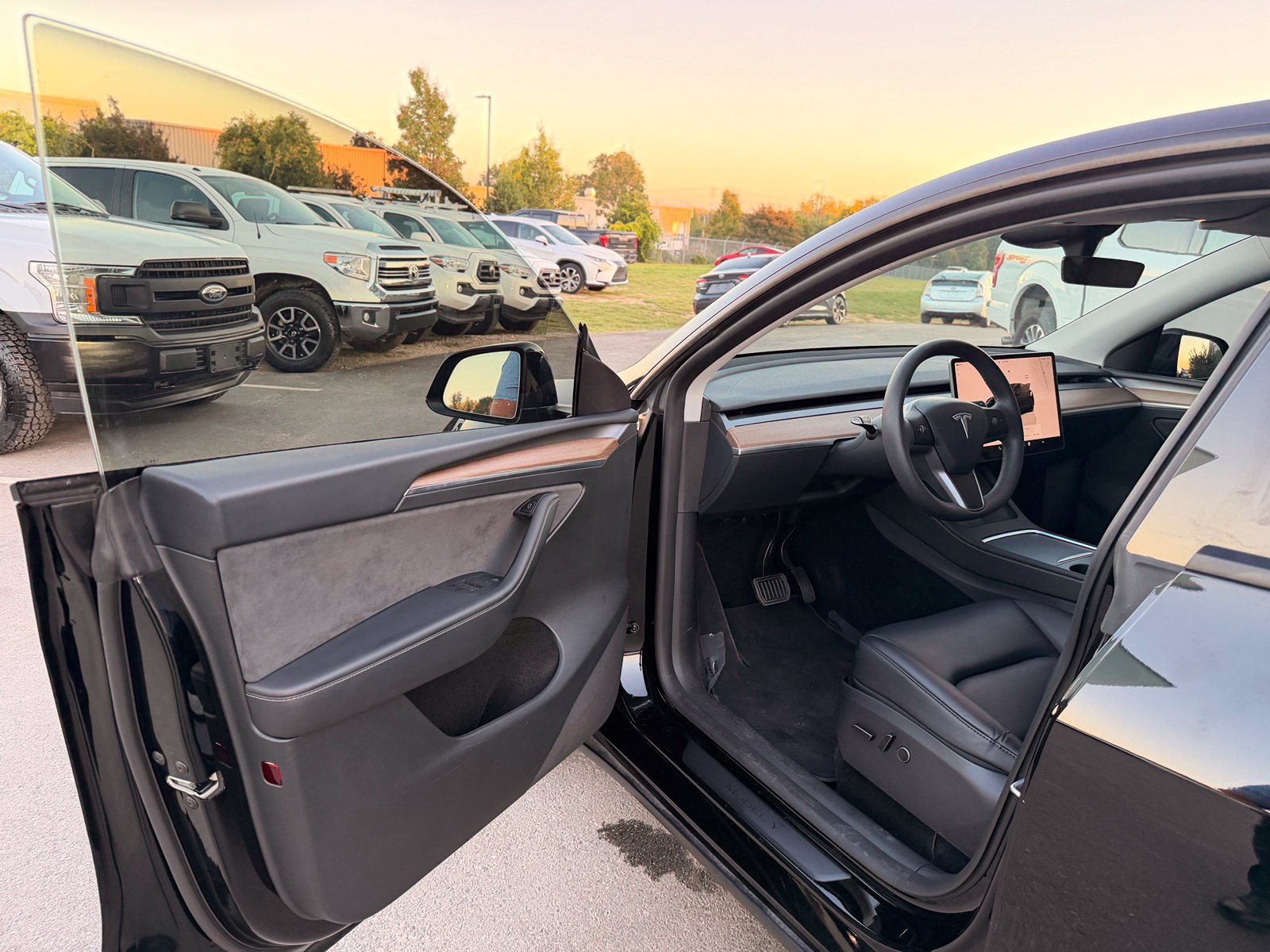 Used 2024 Tesla Model Y Long Range AWD/4WD image 12