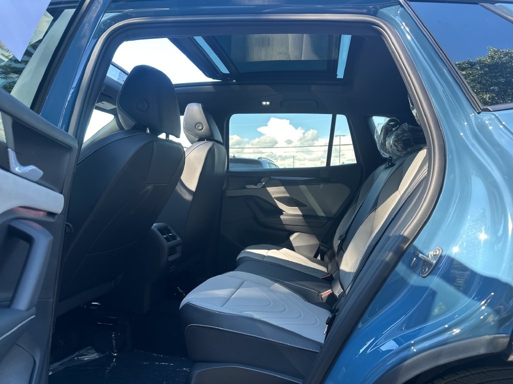 New 2026 Volkswagen Tiguan SE R-Line AWD/4WD image 18