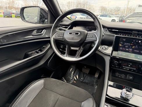 Used 2022 Jeep Grand Cherokee L Laredo image 3