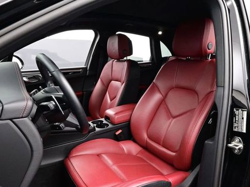 Certified 2024 Porsche Macan AWD/4WD image 5