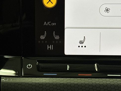 Used 2022 Volkswagen GTI SE image 8