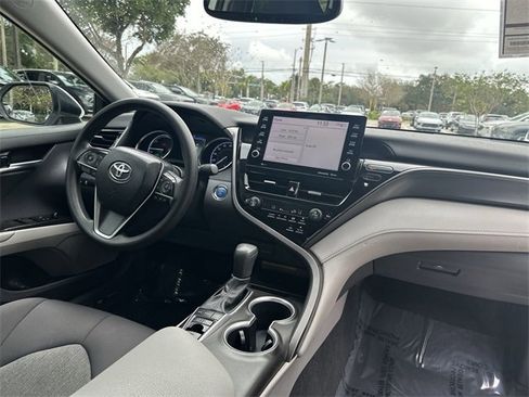 Used 2021 Toyota Camry LE image 31