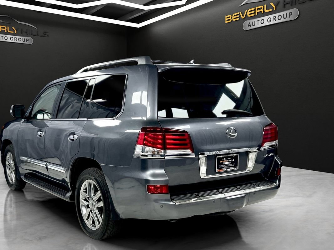 Used 2015 Lexus LX 570 4WD w/ Luxury Package image 3