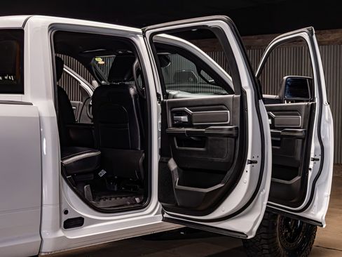 Used 2025 RAM 3500 Big Horn image 29