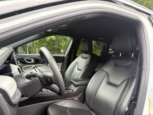 Certified 2025 Jeep Compass Limited AWD/4WD image 10