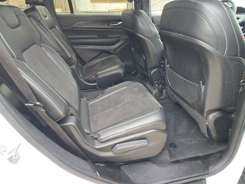 Certified 2023 Jeep Grand Cherokee L Laredo image 9