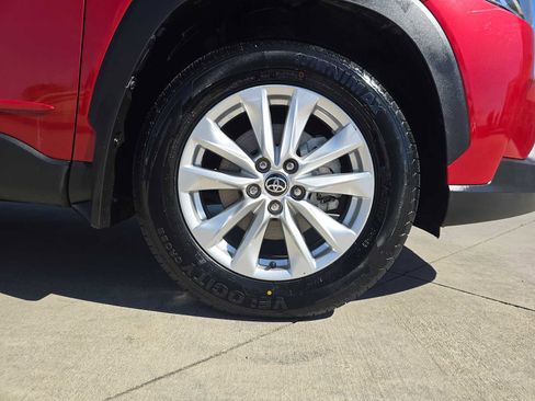 Used 2023 Toyota Corolla Cross LE image 9