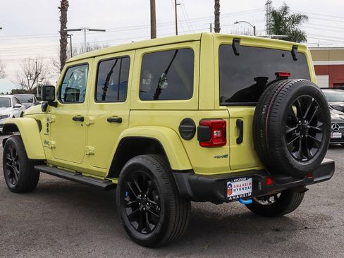 Used 2023 Jeep Wrangler Sahara w/ Cold Weather Group image 9