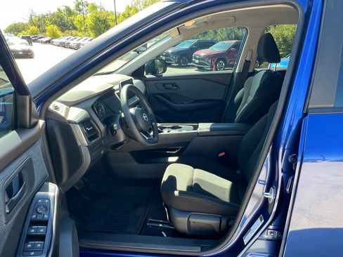 Used 2023 Nissan Rogue S FWD image 17
