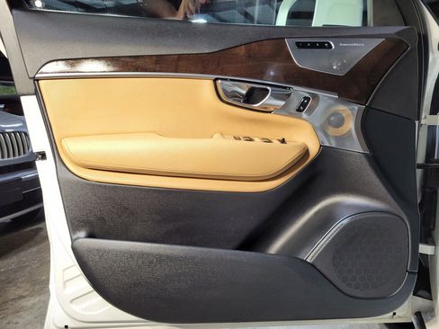 Used 2016 Volvo XC90 T6 Momentum w/ Momentum Plus Package image 20