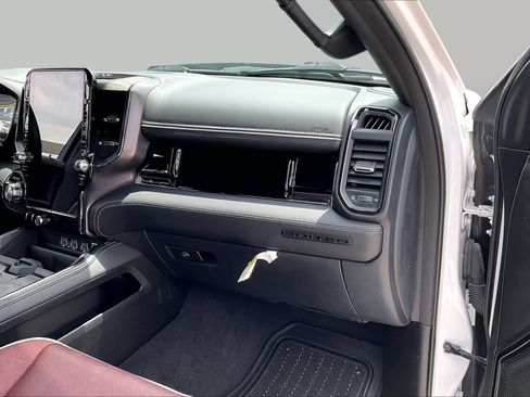 Used 2025 RAM 1500 Limited AWD/4WD image 18