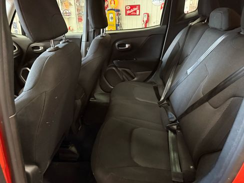 Used 2020 Jeep Renegade Sport w/ Sport Appearance Group image 17