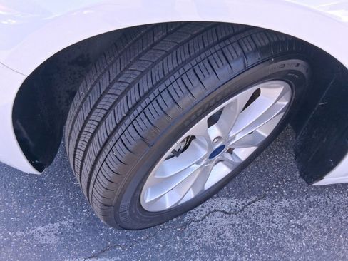 Used 2019 Ford Fusion SE FWD image 18