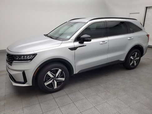 Used 2021 Kia Sorento S FWD image 2