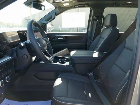 New 2026 Chevrolet Suburban Premier image 15