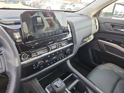 Used 2024 Nissan Pathfinder Platinum w/ Cargo Package image 18