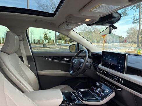 Certified 2022 Lincoln Nautilus Reserve w/ Equipment Group 201A image 22