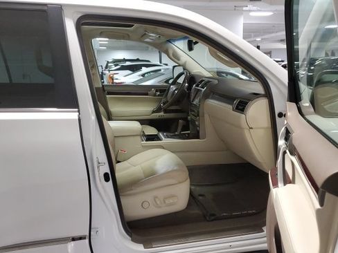 Used 2018 Lexus GX 460 Premium w/ Premium Package AWD/4WD image 24