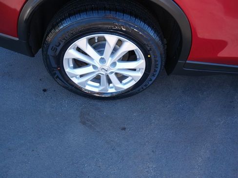 Used 2015 Nissan Rogue SV image 34