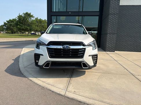 Used 2024 Subaru Ascent Touring AWD/4WD image 2