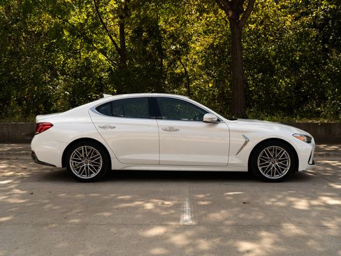 Used 2021 Genesis G70 2.0T image 10