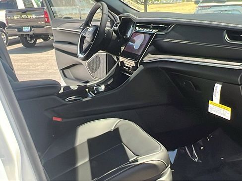 New 2025 Jeep Grand Cherokee L Limited w/ Luxury Tech Group II image 11