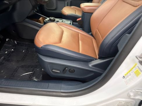 Used 2022 Ford Maverick Lariat FWD image 10