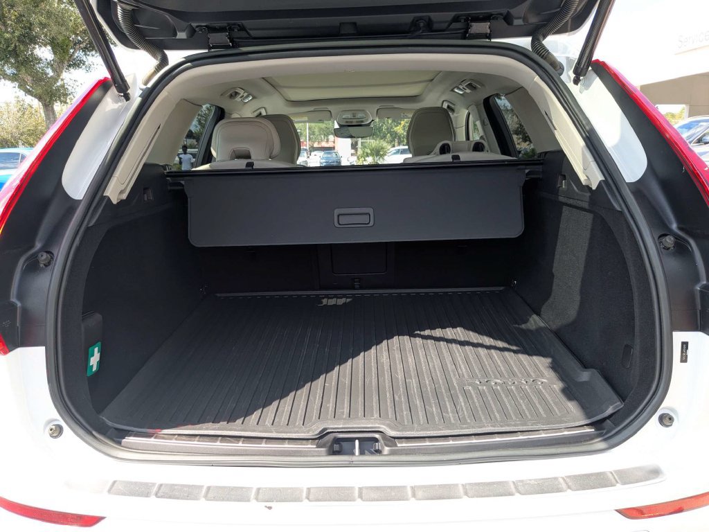Used 2024 Volvo XC60 B5 Plus w/ Protection Package Premier AWD/4WD image 18