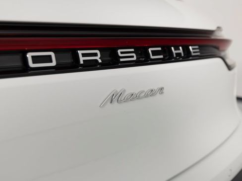 Certified 2026 Porsche Macan AWD/4WD image 44